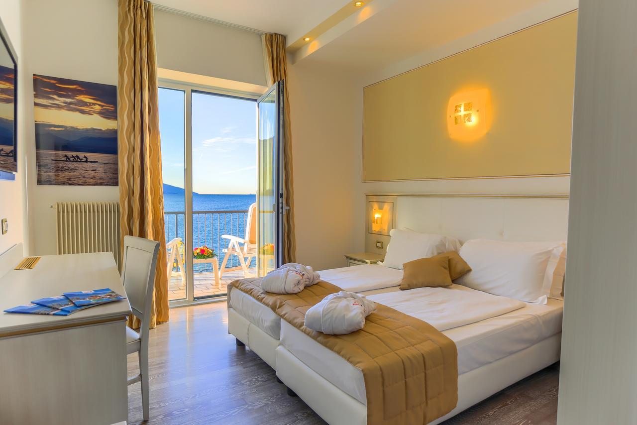 Deluxe Double or Twin Room with Lake View