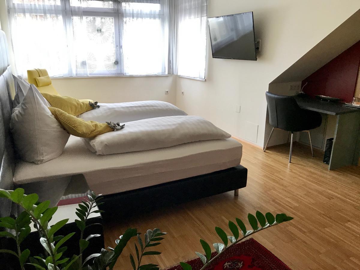 Deluxe Double Room Shower
