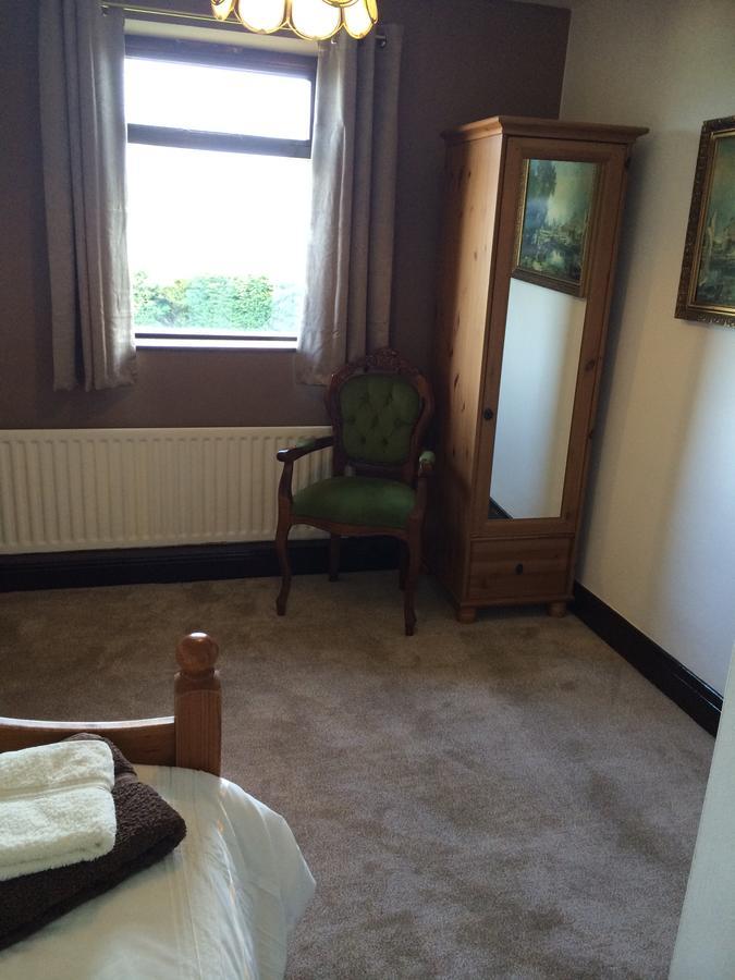 Single Room with Private External Bathroom