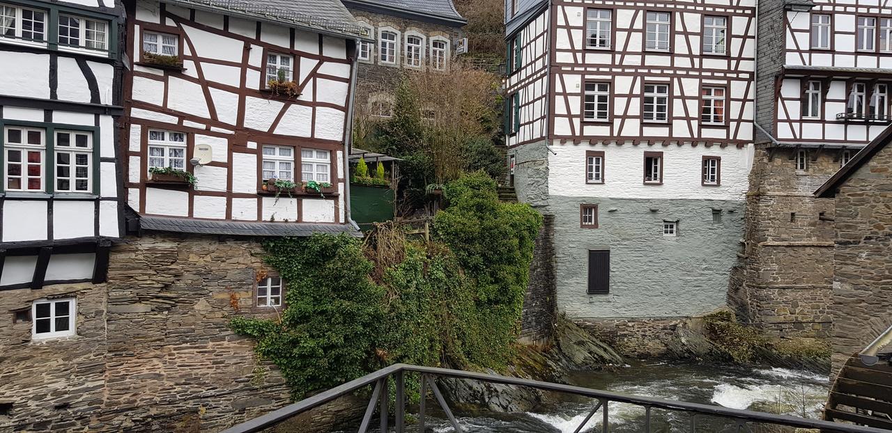 Grote tweepersoonskamer met balkon