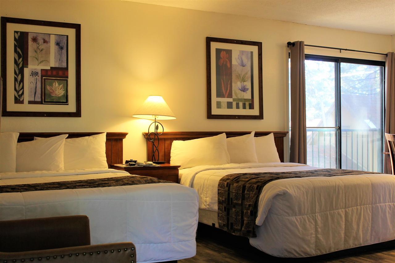 Deluxe Queen Room Two Queen Beds Kitchen