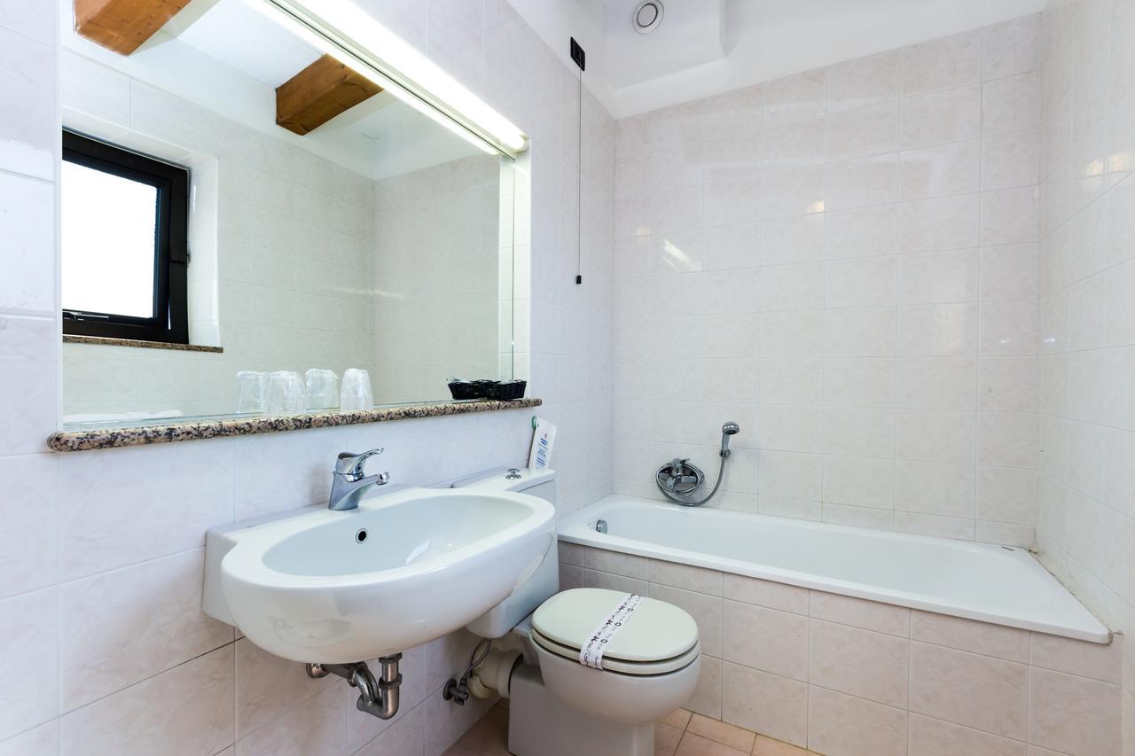 Double or Twin Room,1774431448:JPEG