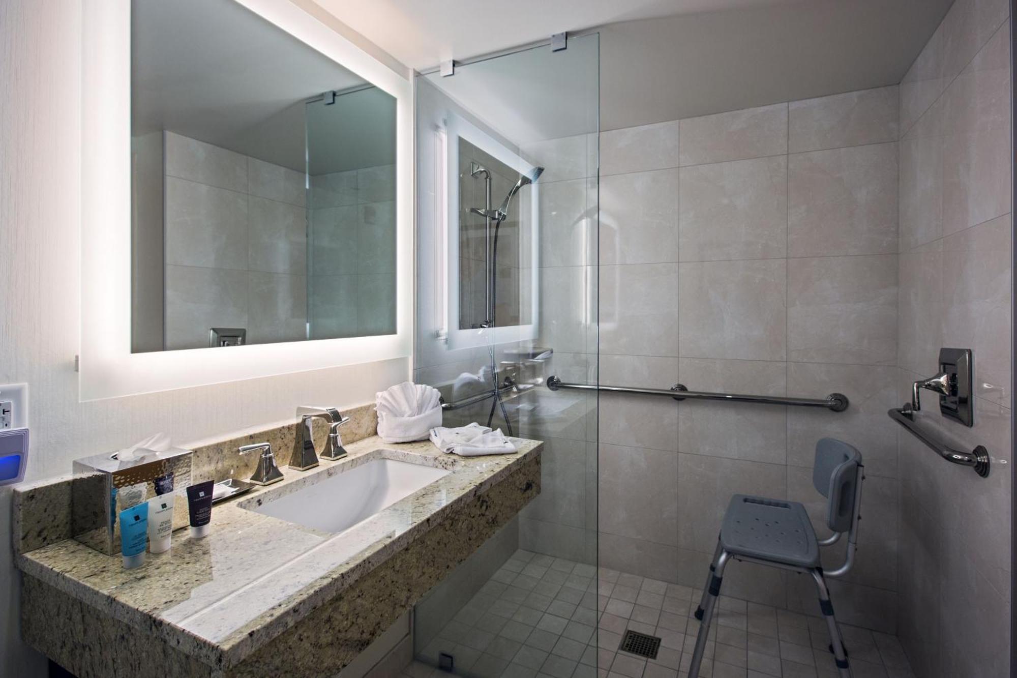 Standard Queen Room with Communications Accessible Roll-In Shower