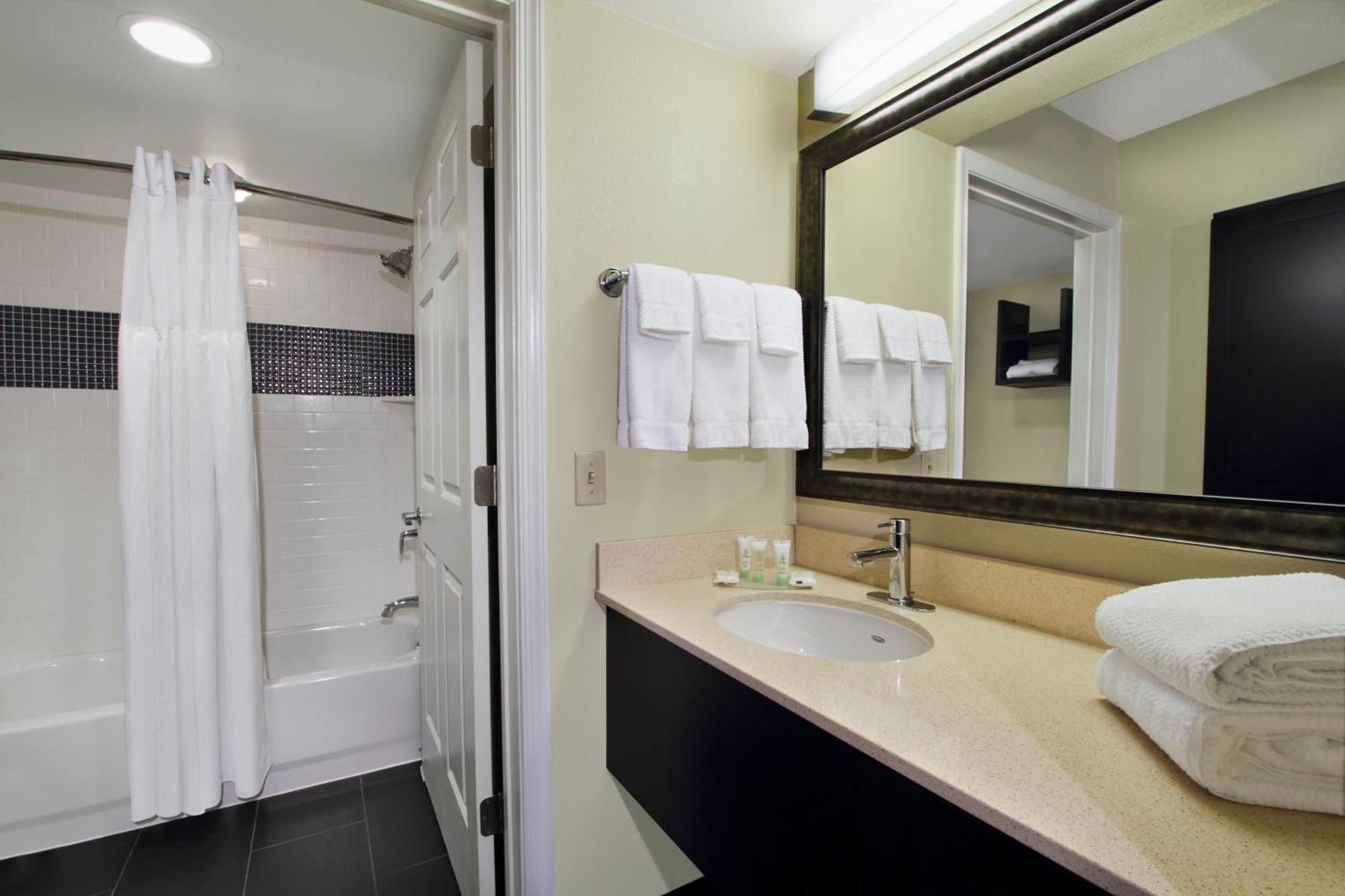 One-Bedroom King Suite,969421102:JPEG