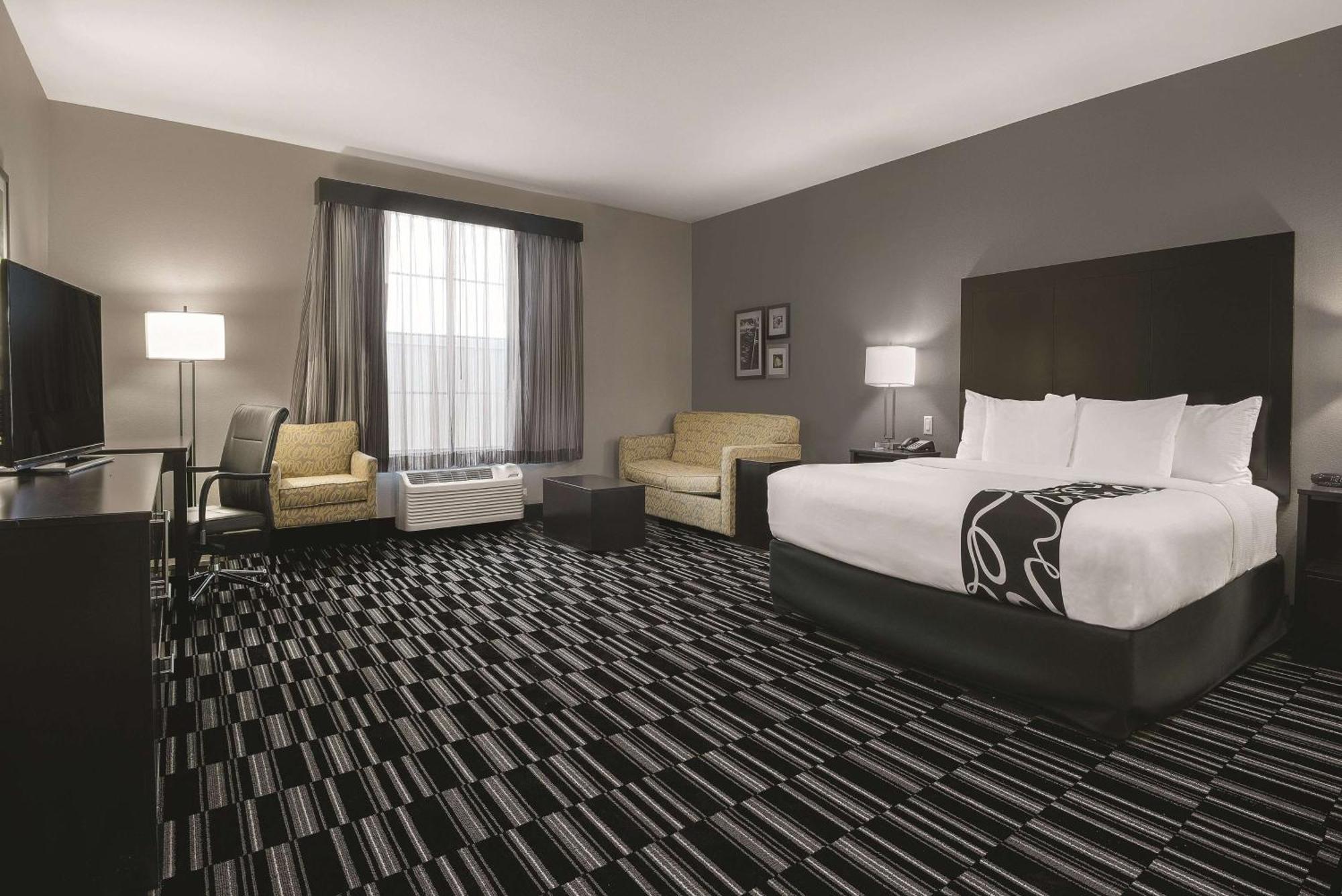 King Room with Mobility/Hearing Impaired Access - Non-Smoking