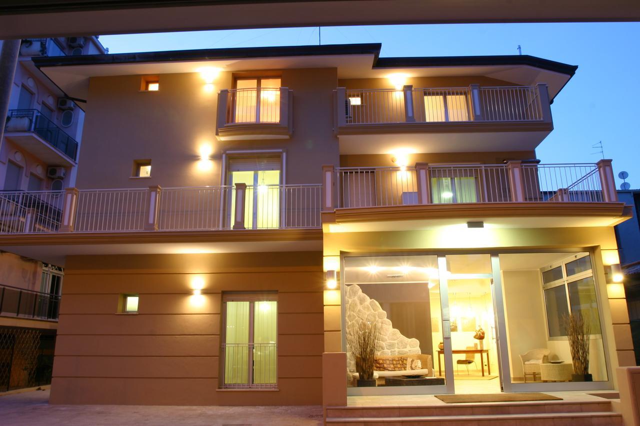 One-Bedroom Apartment,569625735:JPEG