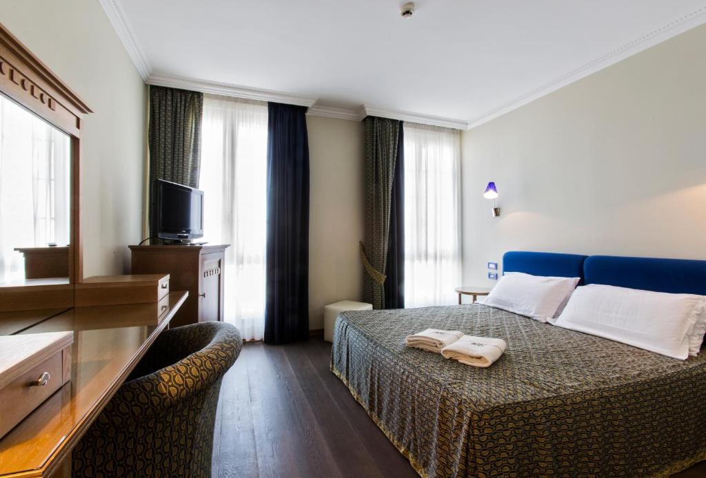 Deluxe Double or Twin Room,215181182:JPEG