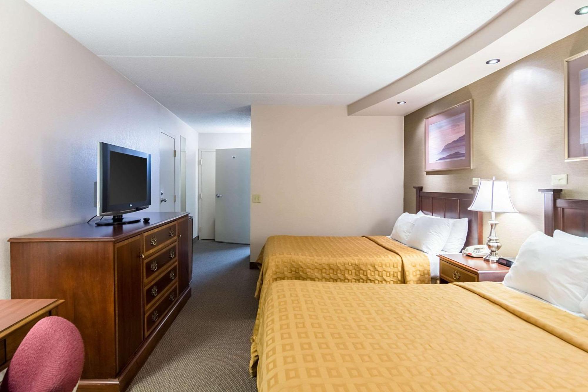 Double Room Pool View Non-Smoking