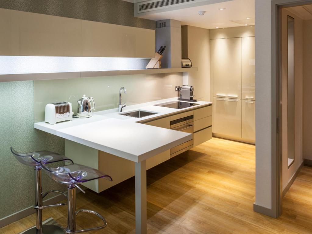 Luxury One-Bedroom Apartment with Riverview