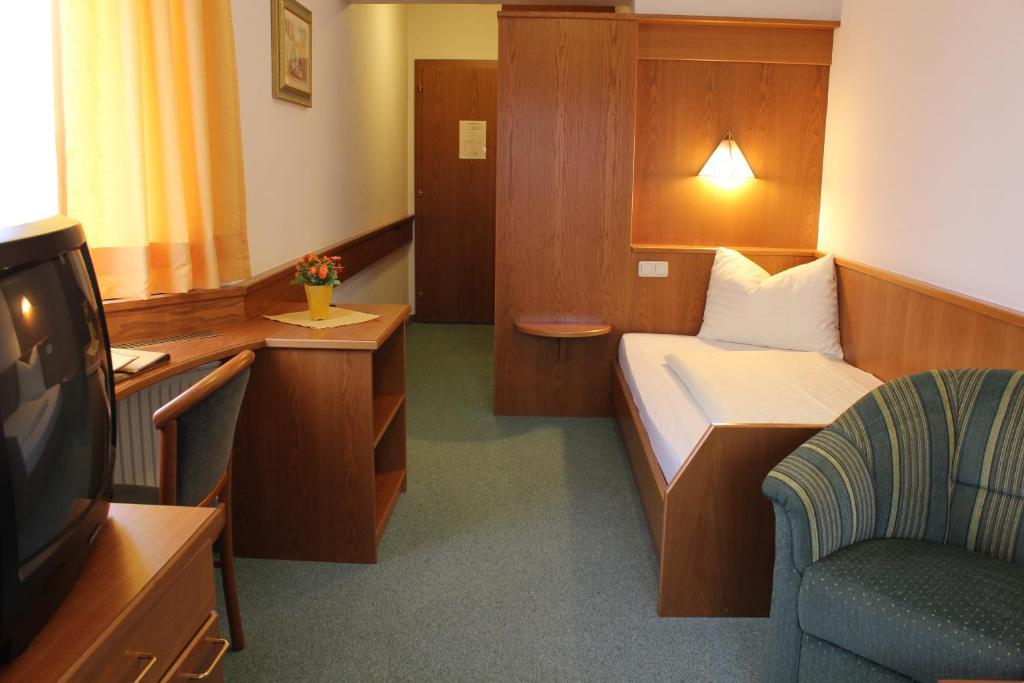 Single Room,327452938:JPEG