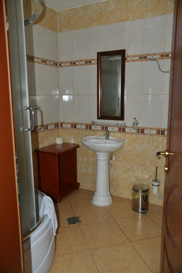 Dreibettzimmer mit eigenem Bad