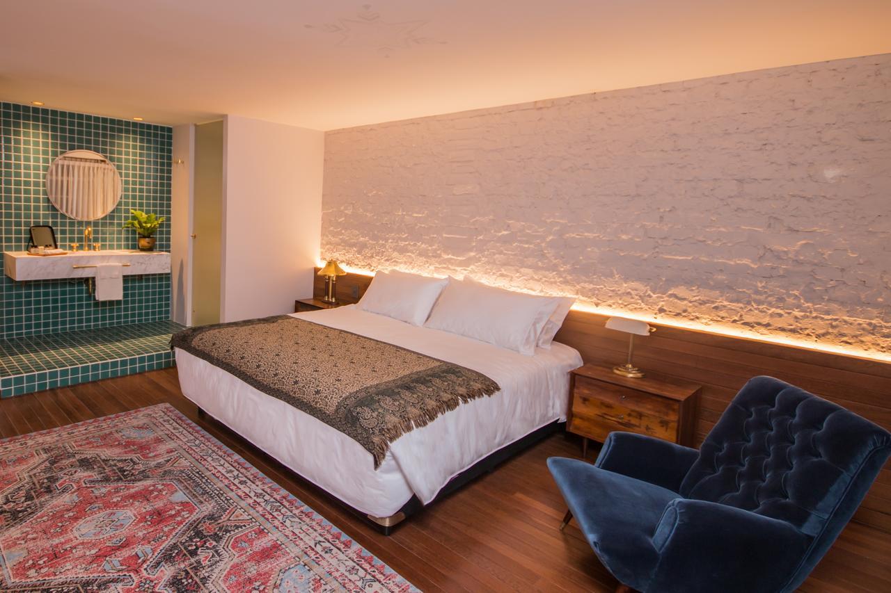 Deluxe King Suite,596599986:JPEG