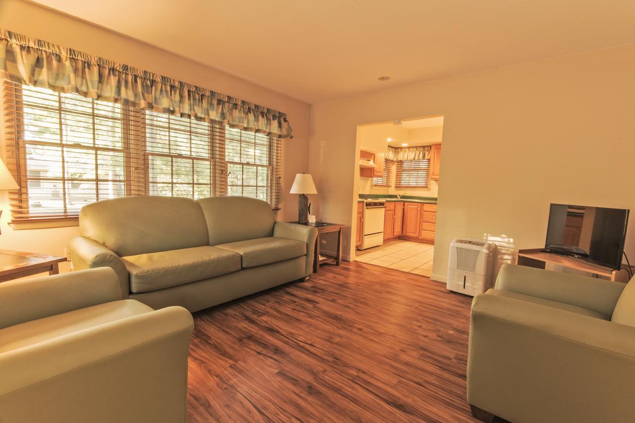 Two-Bedroom Standard Cottage with Two Baths