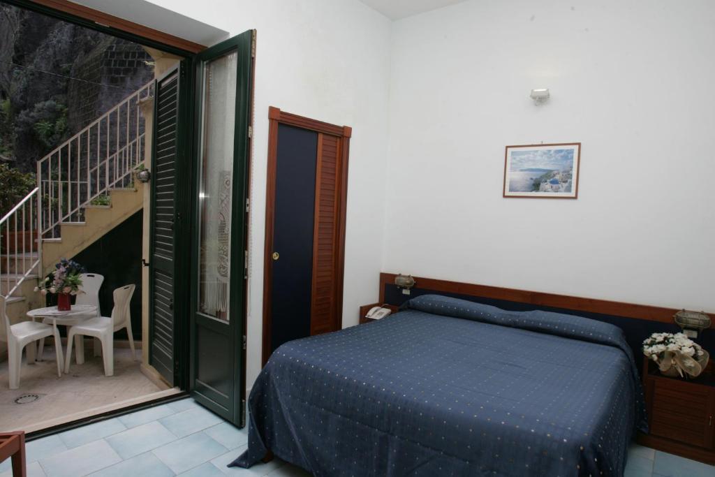 Economy Double or Twin Room No Sea View,60896596:JPEG