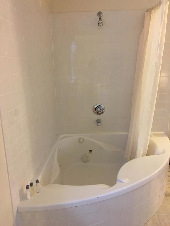 Queen Suite with Spa Bath
