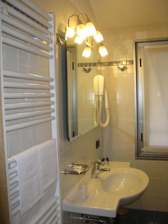 Double Room,464738904:JPEG