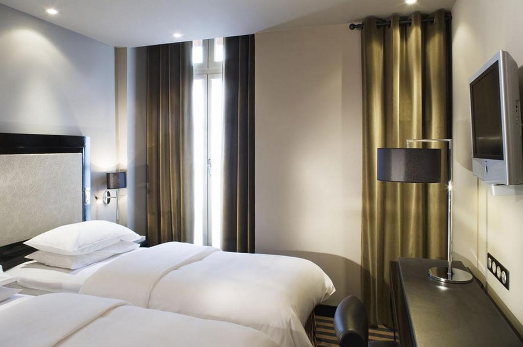 Quadruple Room with Shared Bathroom