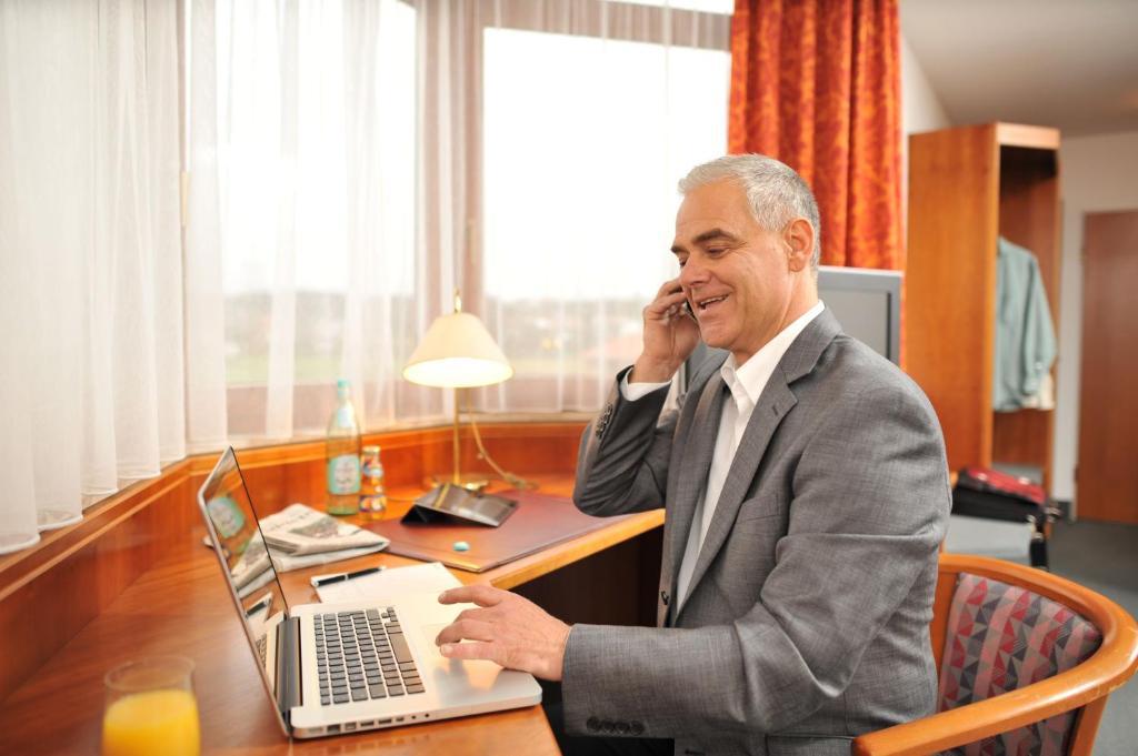 Doppelzimmer mit Seeblick und Balkon