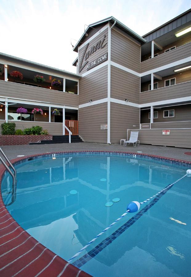 Queen Studio Poolside No Pets Allowed No View