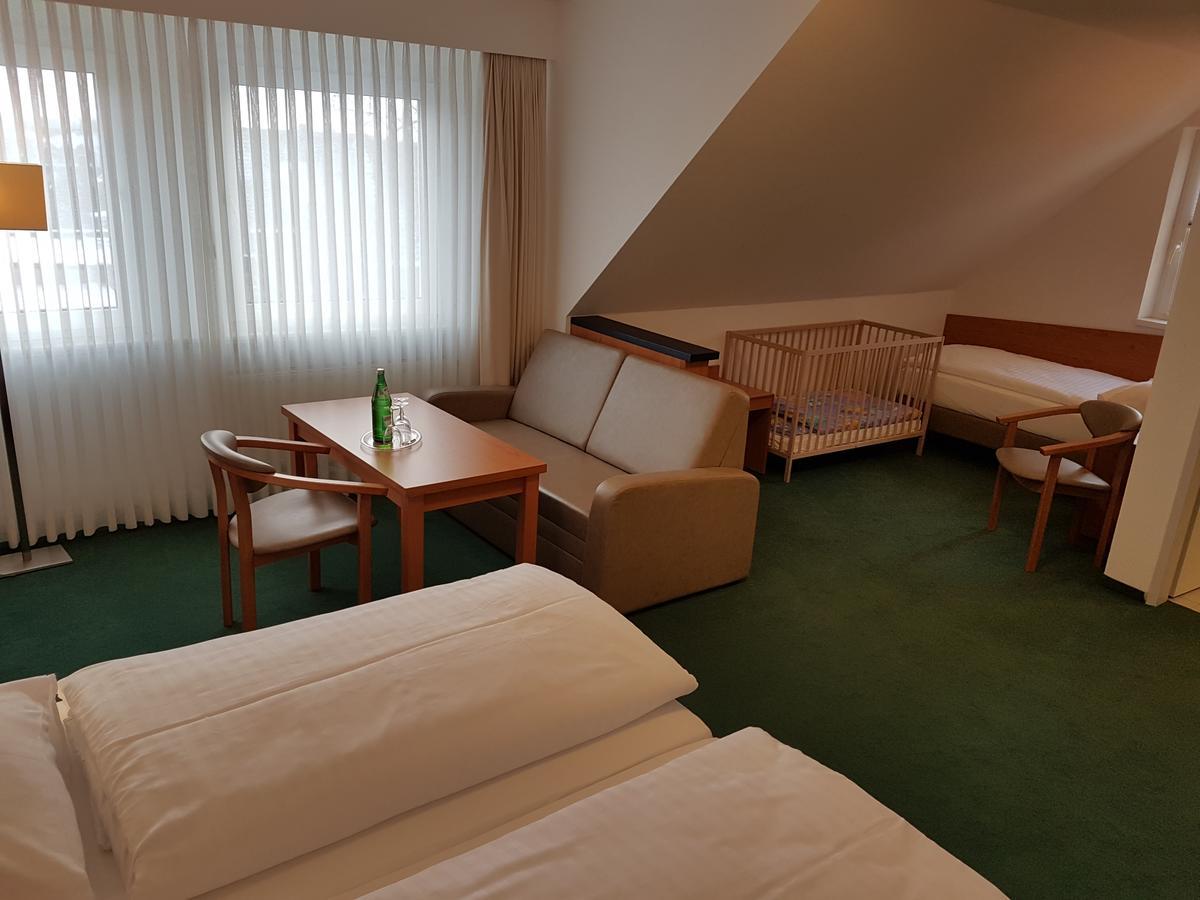 Dreibettzimmer mit Bad