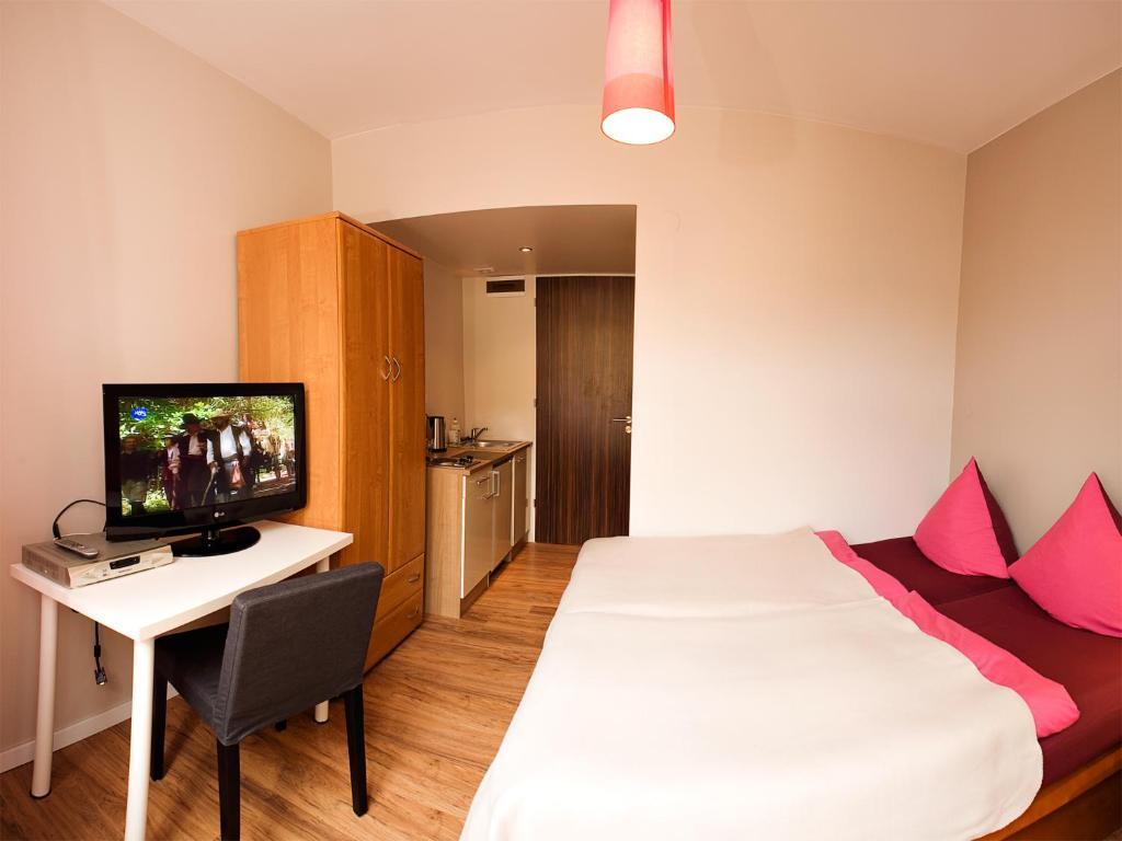 Single Room,62549143:JPEG