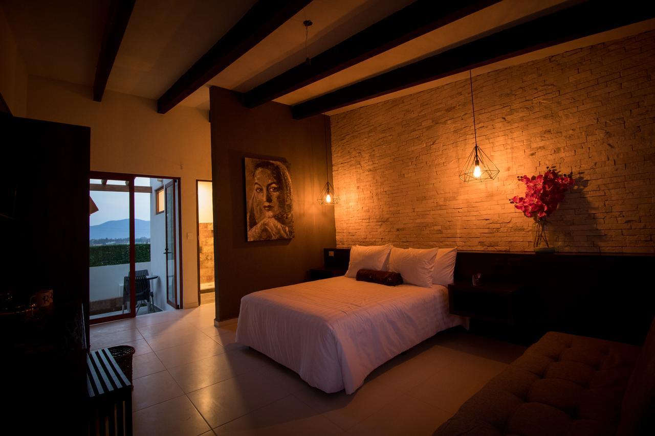 Queen Suite with Spa Bath