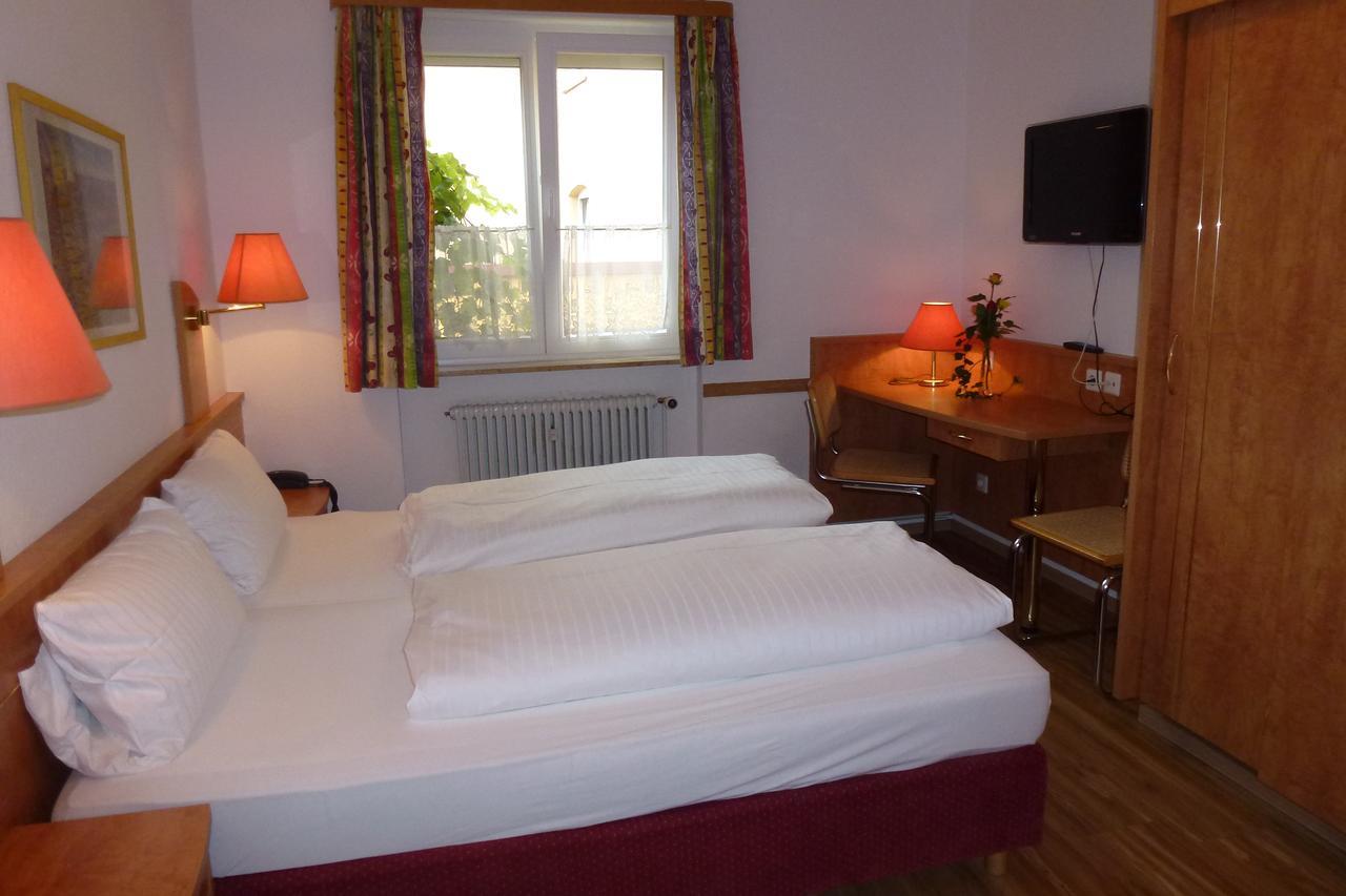 Budget Doppelzimmer – Erdgeschoss mit Blick auf den Innenhof