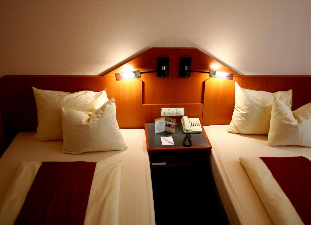 Single Room,332134429:JPEG