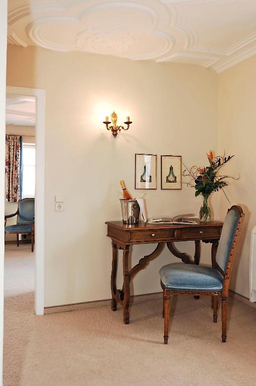 Family Room,63091003:JPEG