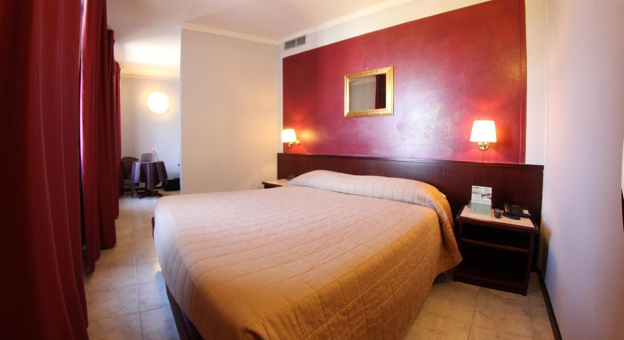 Single Room,642427065:JPEG