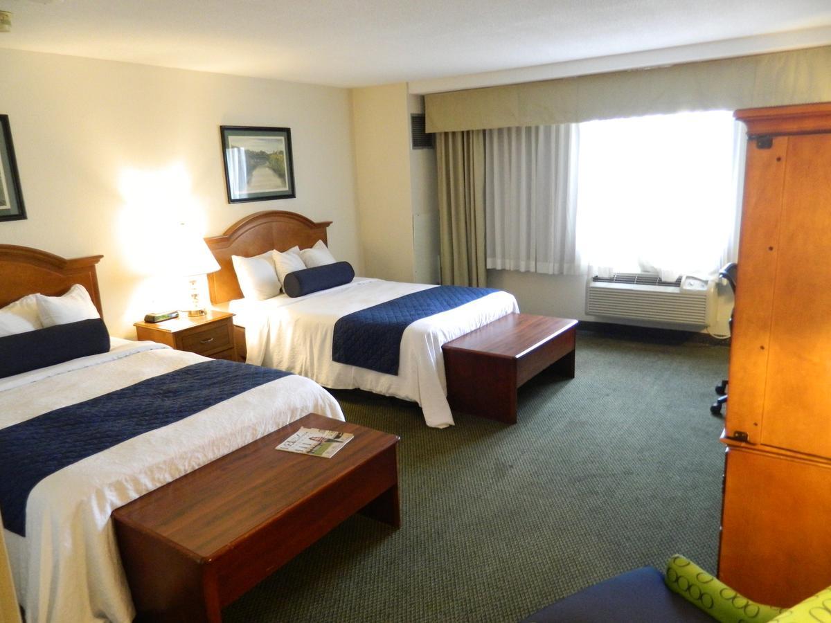 Doppelzimmer mit 2 Doppelbetten - behindertengerecht