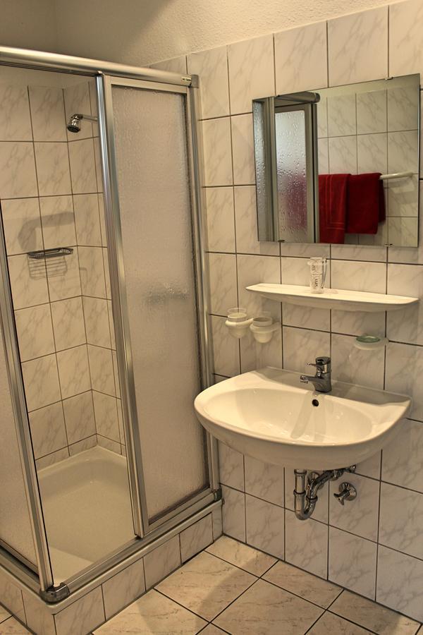 Doppel-/Zweibettzimmer mit Gartenblick