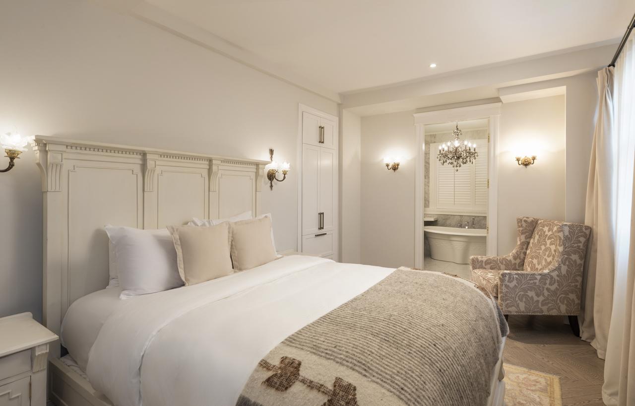 Queen Room Penthouse 1 or Building B or No Kitchenette or Animals Not Permitted