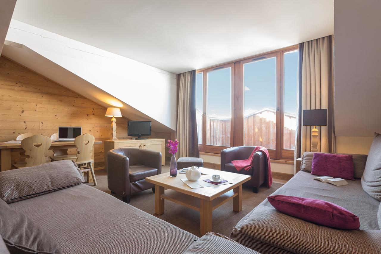 Three-Bedroom Apartment with Balcony - Mountain View (10 People)