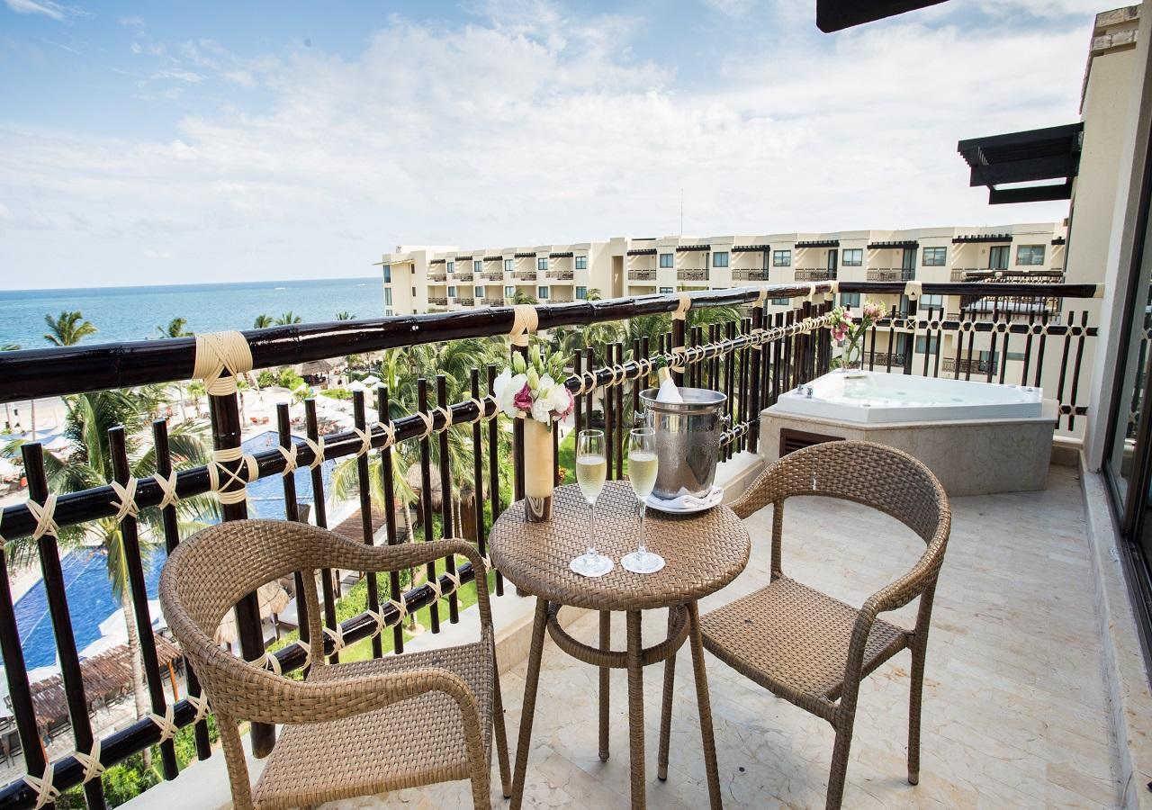Quarto Clube Preferred com Vista Oceano em Frente à Piscina e Banheira de Hidromassagem Exterior (Cama king-size)