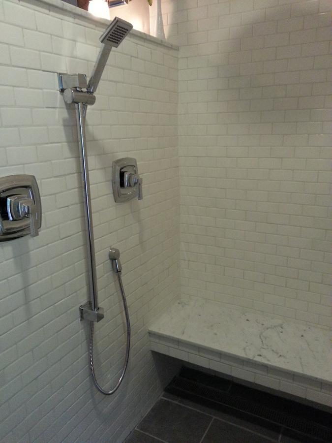 Deluxe Queen Suite