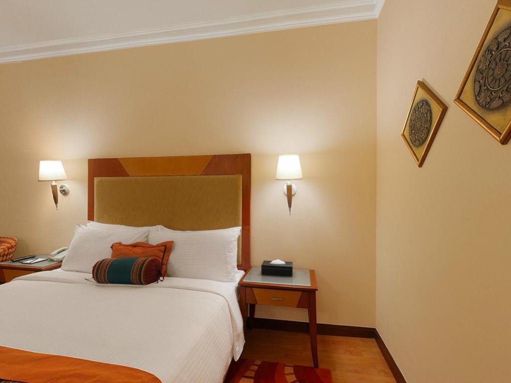 Deluxe Twin Room on Food Beverage Spa on Laundry service