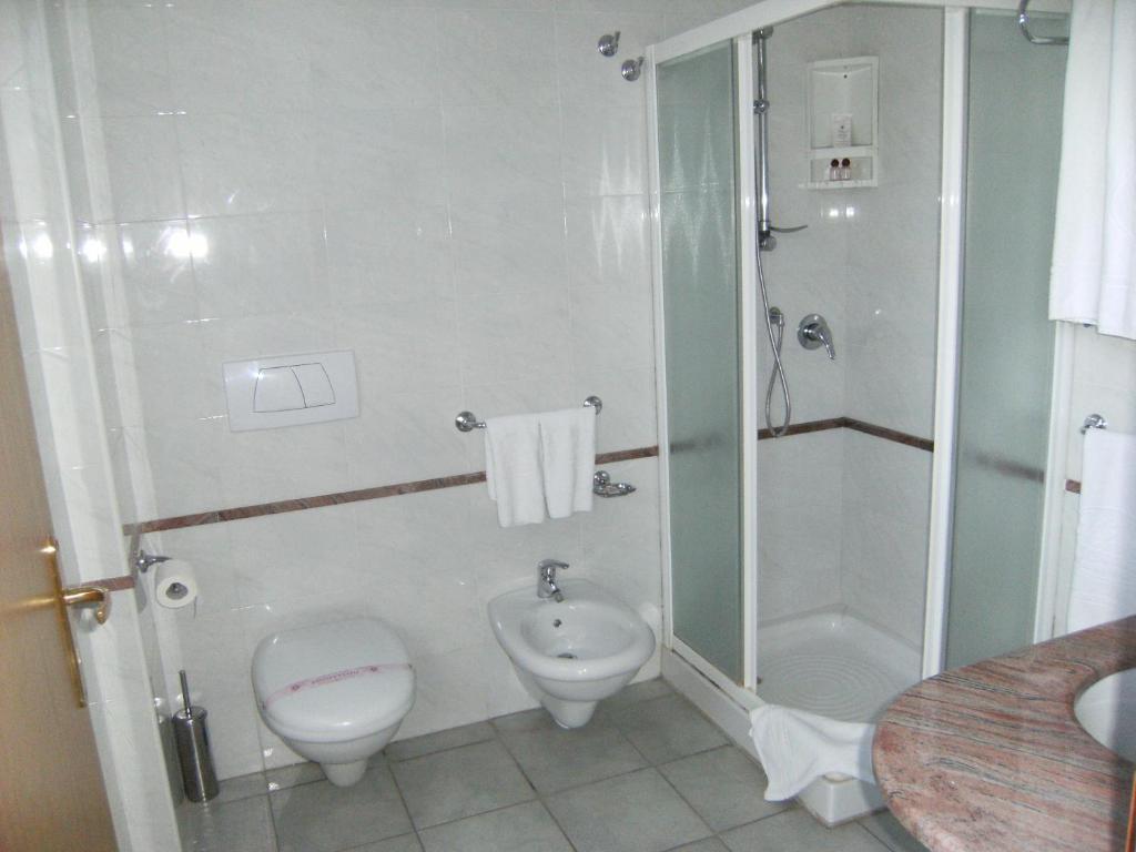 Family Room,63553069:JPEG