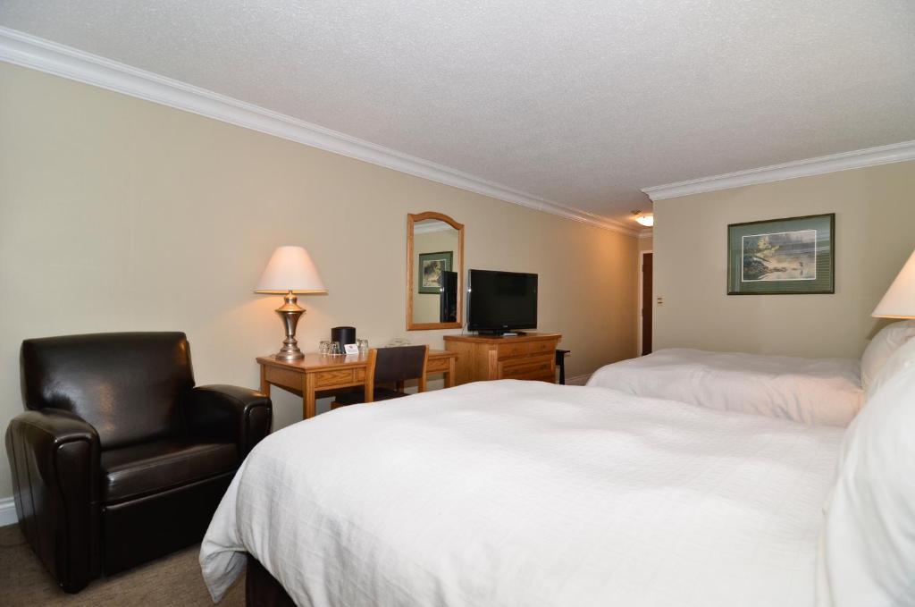 Deluxe Queen Room with Two Queen Beds
