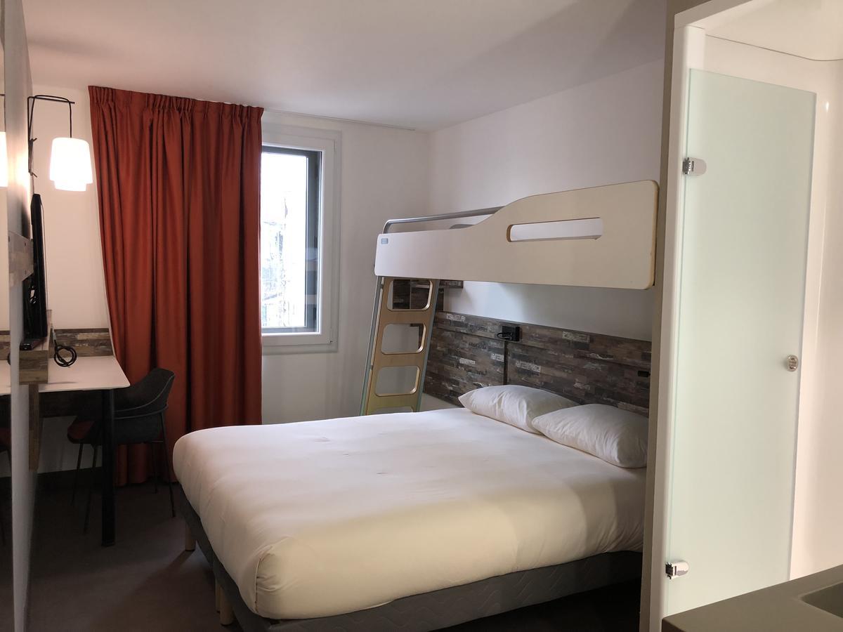 Chambre Triple avec 1 Lit Double et 1 Lit Superposé