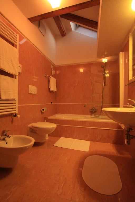 Double or Twin Room,670258614:JPEG