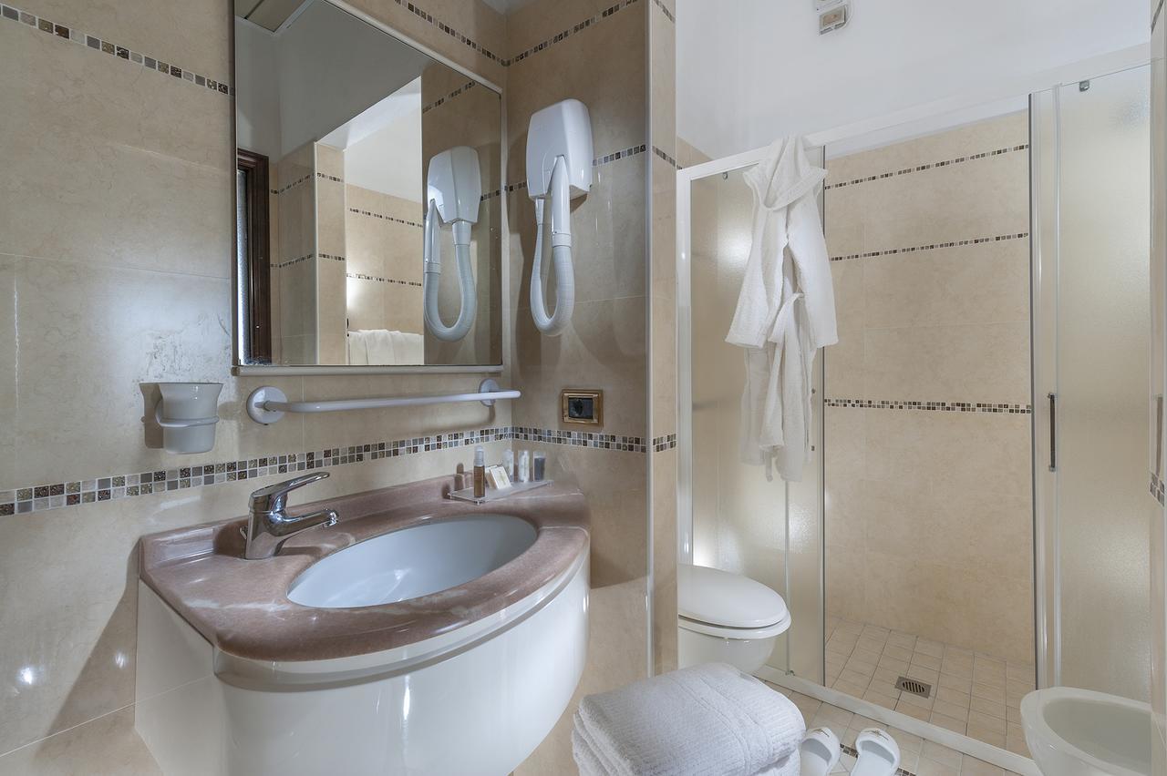 Double or Twin Room,951285031:JPEG
