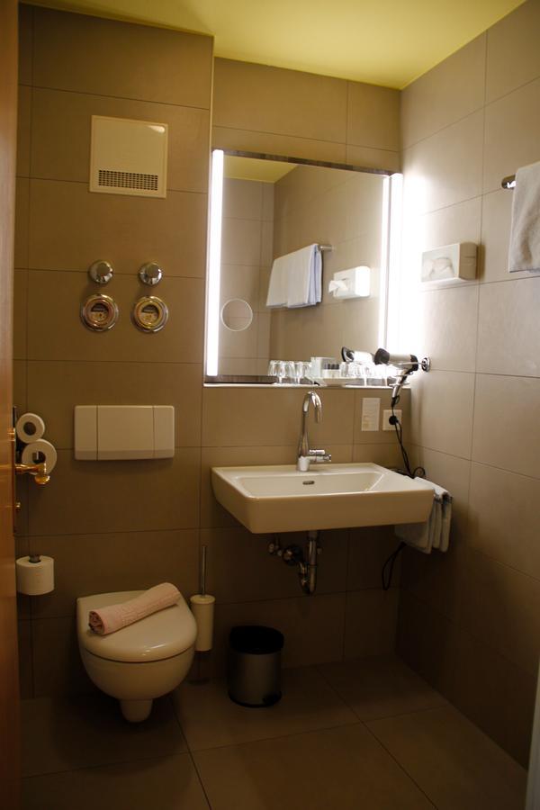 Single Room,639989106:JPEG