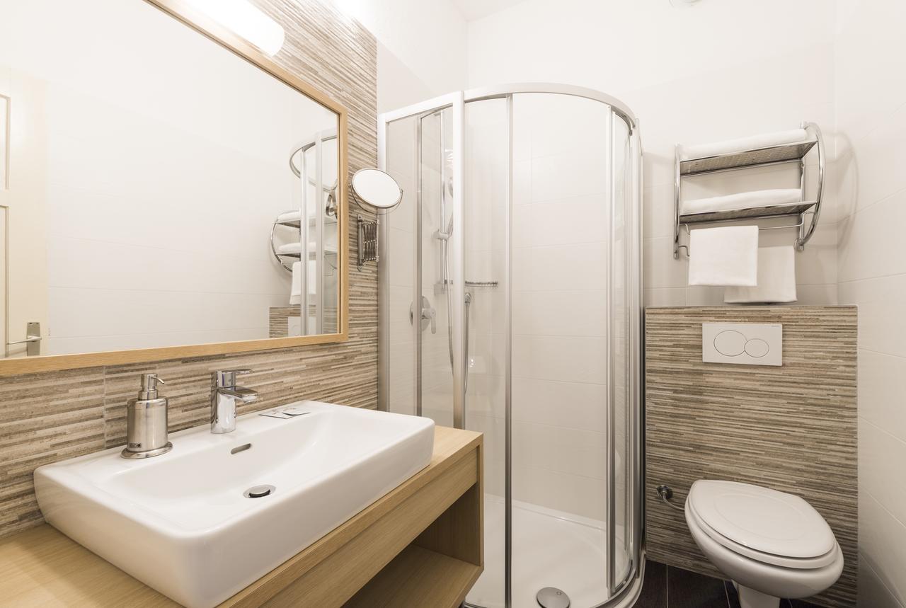 Double Room,818240774:JPEG