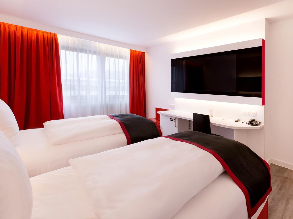 Standard Double or Twin Room,640796493:JPEG