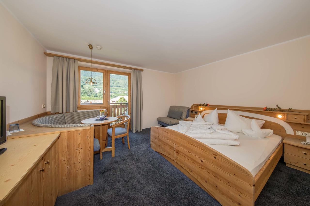 Economy Double or Twin Room,762540436:JPEG