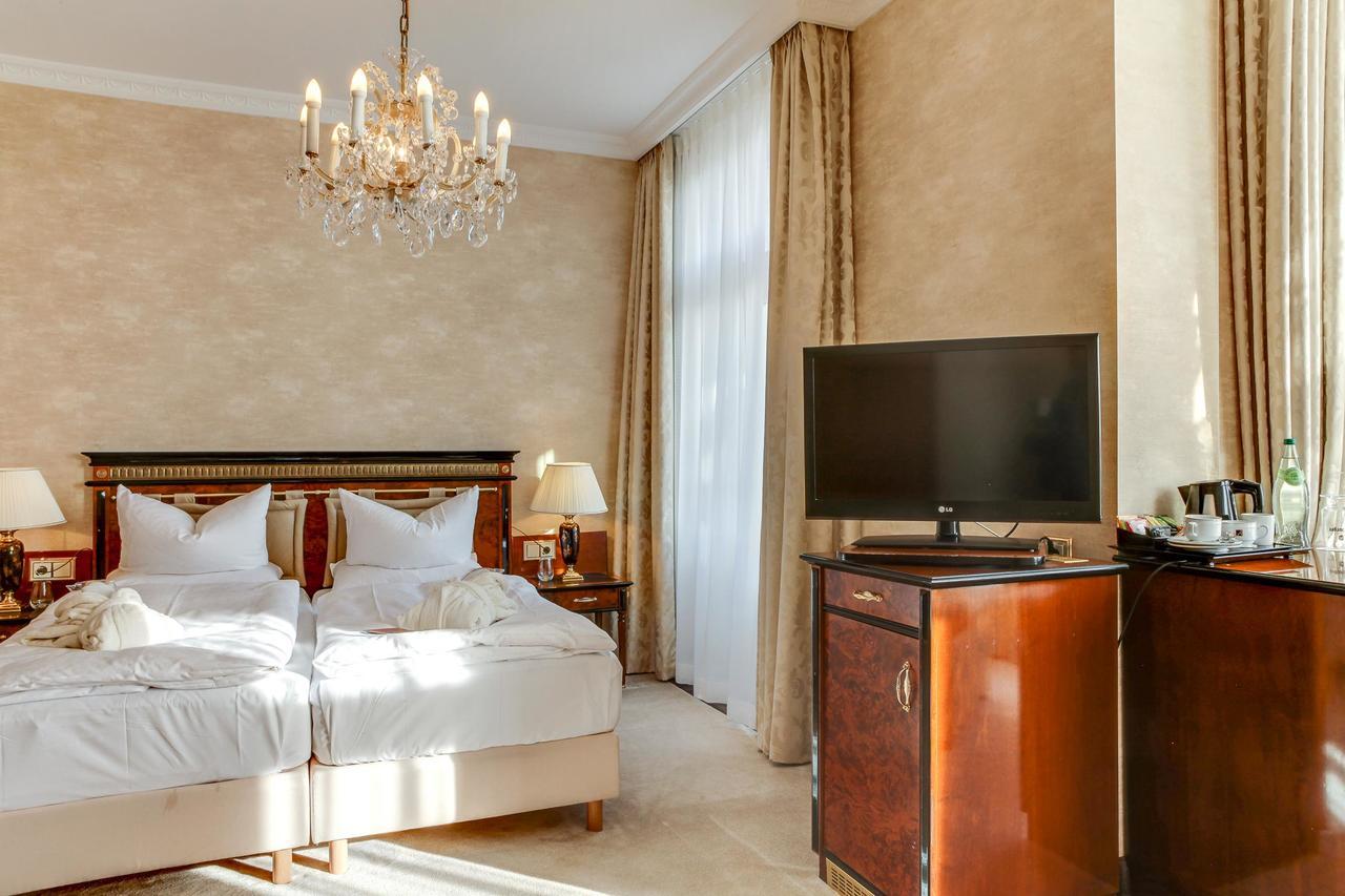 Doppelzimmer mit seitlichem Meerblick