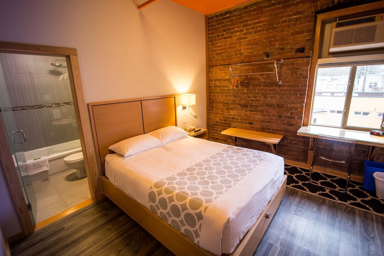 Economy Queen Room