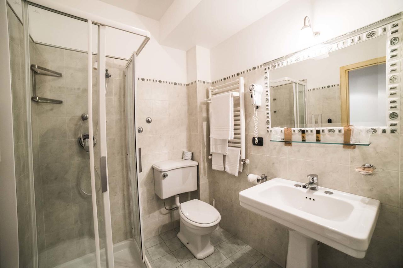 Double Room,642411870:JPEG