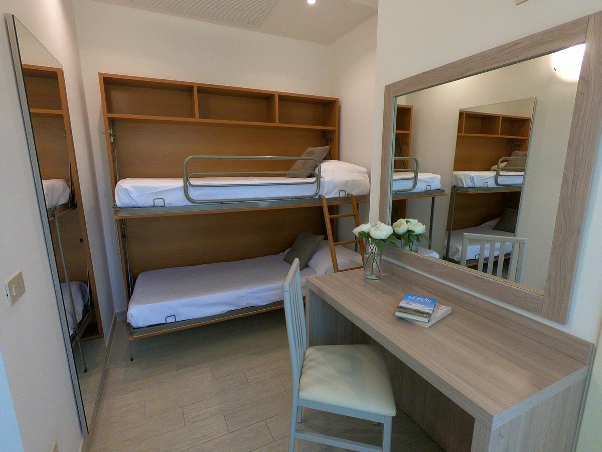 Triple Room,786105306:JPEG